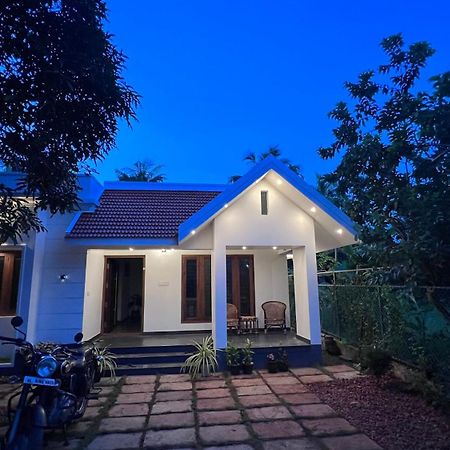 Alappuzha Beautiful Village House With All Facilities. מראה חיצוני תמונה